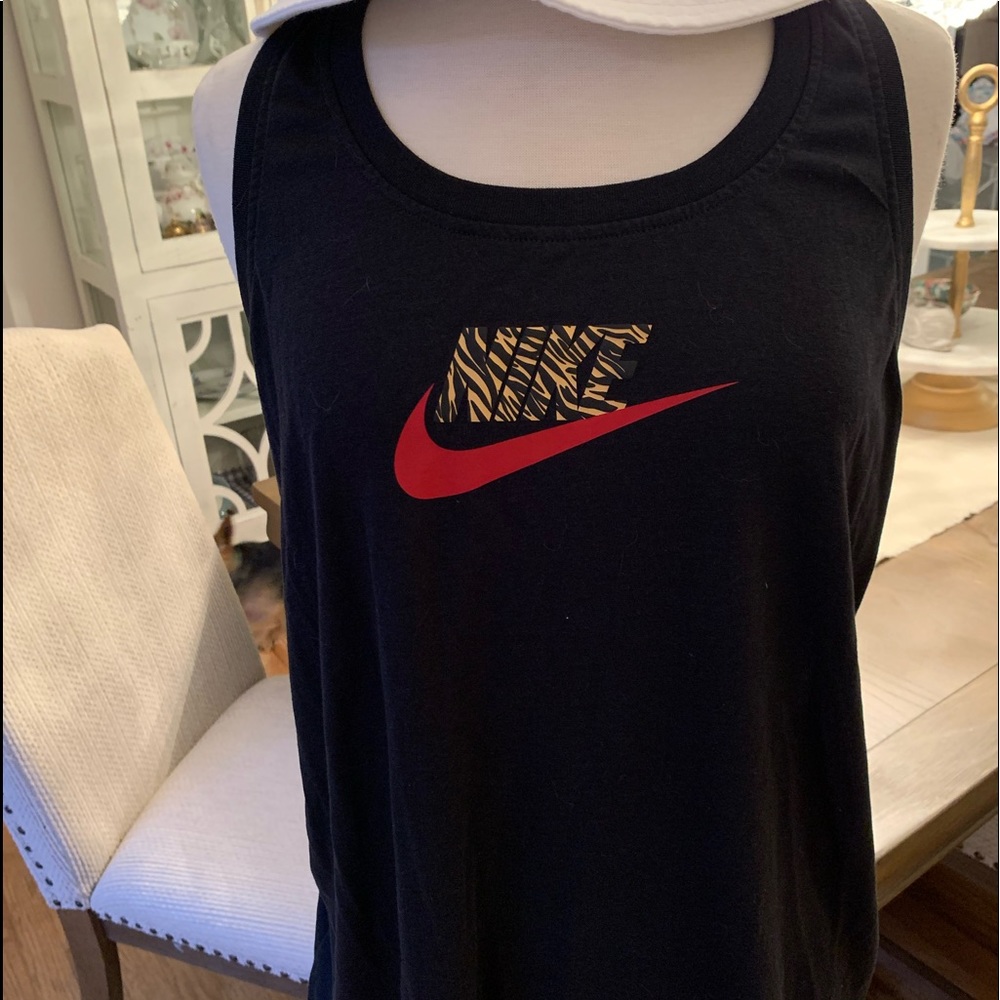 Nike Tee. New without tag. Never worn. XL